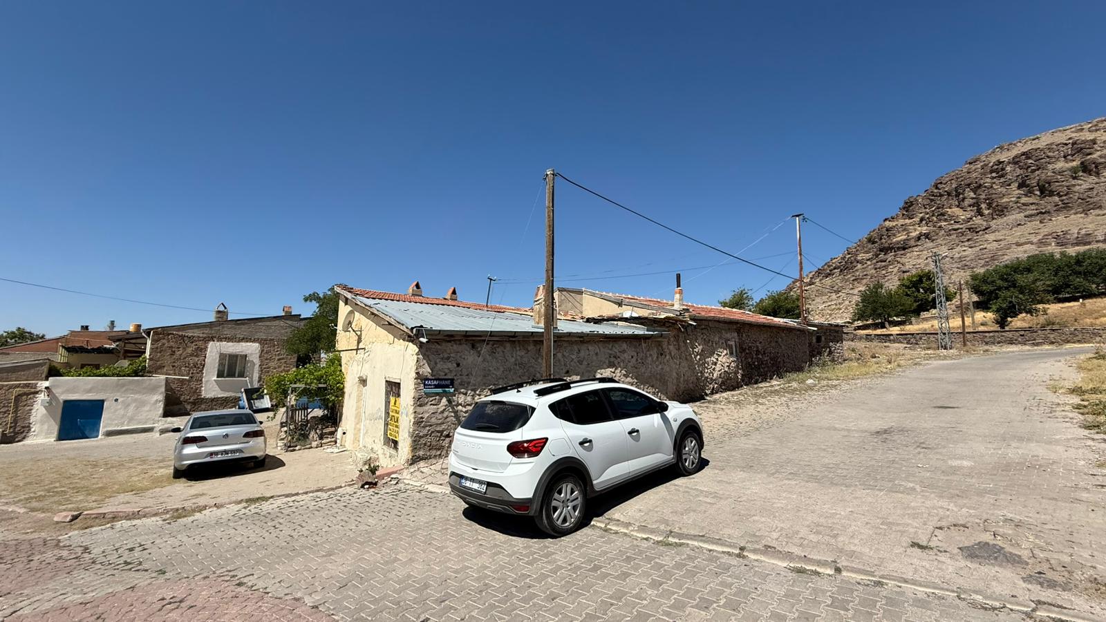 KAYSERİ DEVELİ GÜNEYYUKARI MAHALLESİ BÜYÜKYAZI CAD. MEVKİİNDE SATILIK EV